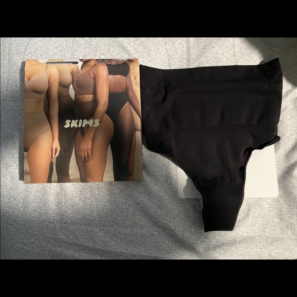 Skims L/XL CORE CONTROL THONG